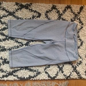 Striped Kneecap Length Leggings